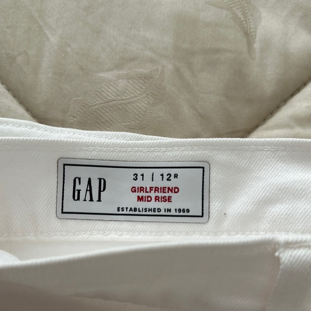 GAP Girlfriend Mid Rise - 12 - Picture 2 of 3
